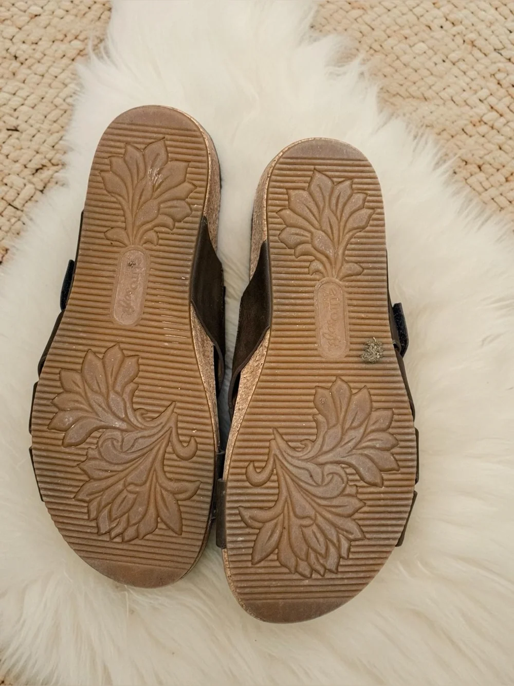 EuroSoft Brown Crisscross Slide Sandals - Picture 3 of 6